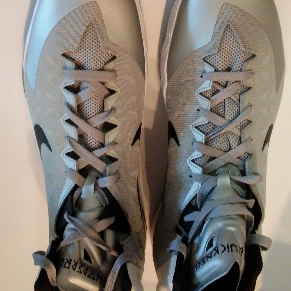 Nike Mens Size 17 Sneaker